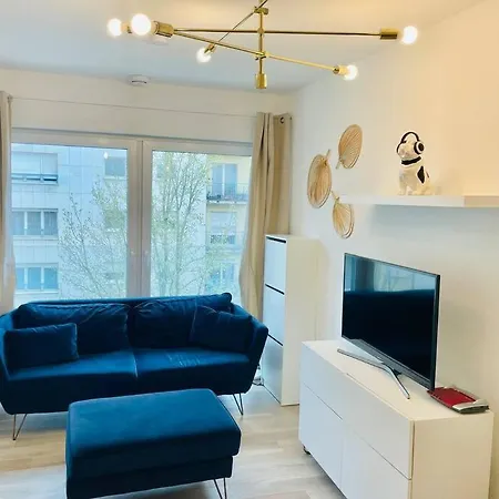 Brand New Studio In City Center - Glesner Apartment